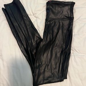 Spanx Faux Leather legging size XS